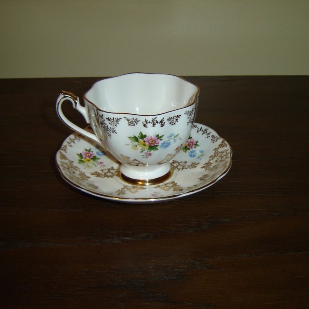 5886 multicolored bouquet gold floral cup and saucer VGU